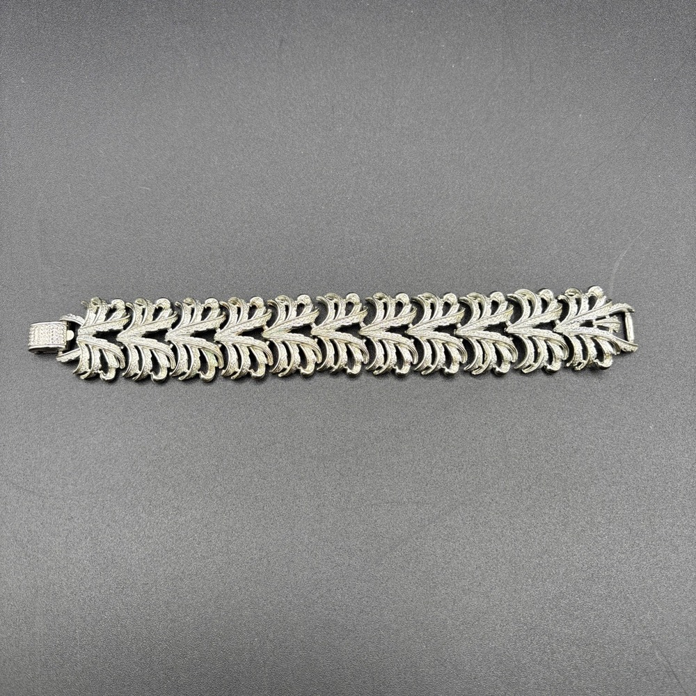 Signed Coro Textured Silver Tone Leaf Like Pattern Linked Vintage Bracelet